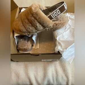 New with receipt ugg fur slides